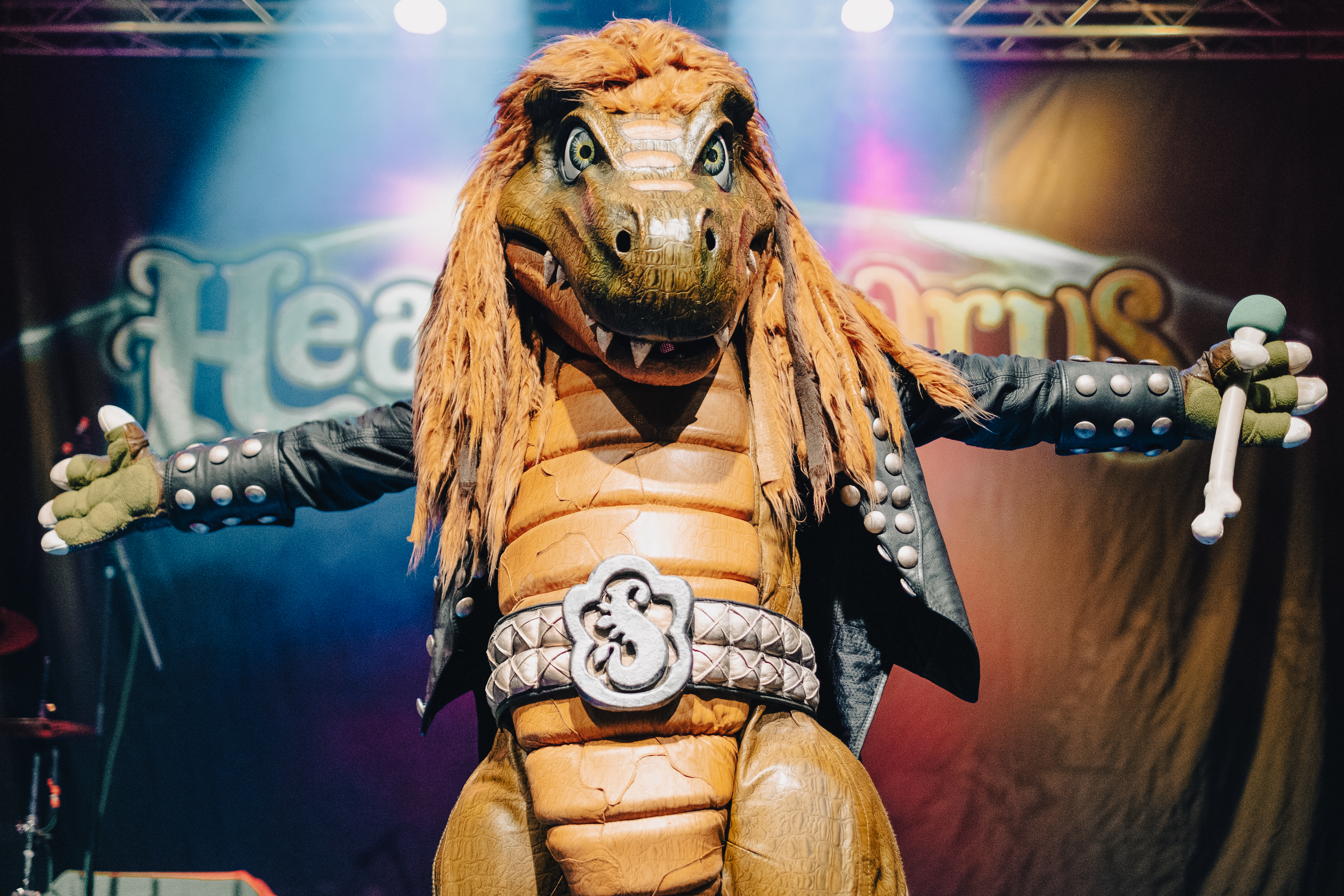 Mr. Heavysaurus, Sänger der Dino-Metal-Band